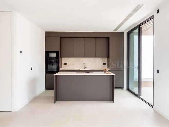 LUXURY NEWLY BUILT APARTMENTS. FULLY FINISHED AND READY TO MOVE IN TODAY. — photo 1