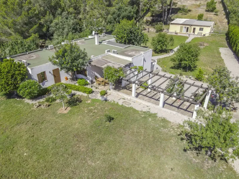 This charming finca embodies the original feeling of Mallorca: tranquility, nature, privacy and plenty of space to live — photo 2