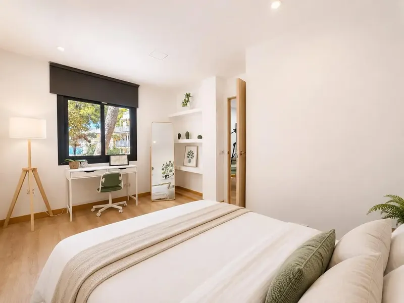 Just a few steps from the sea, in a residential and quiet area of Magaluf, this bright and fully renovated home is located — photo 11