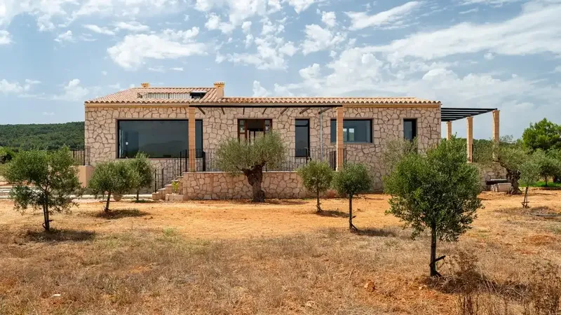 Unique Opportunity! Rustic New Build Finca with pool and independent apartment for sale between Santa Maria and Santa Eugenia. Discover — photo 1