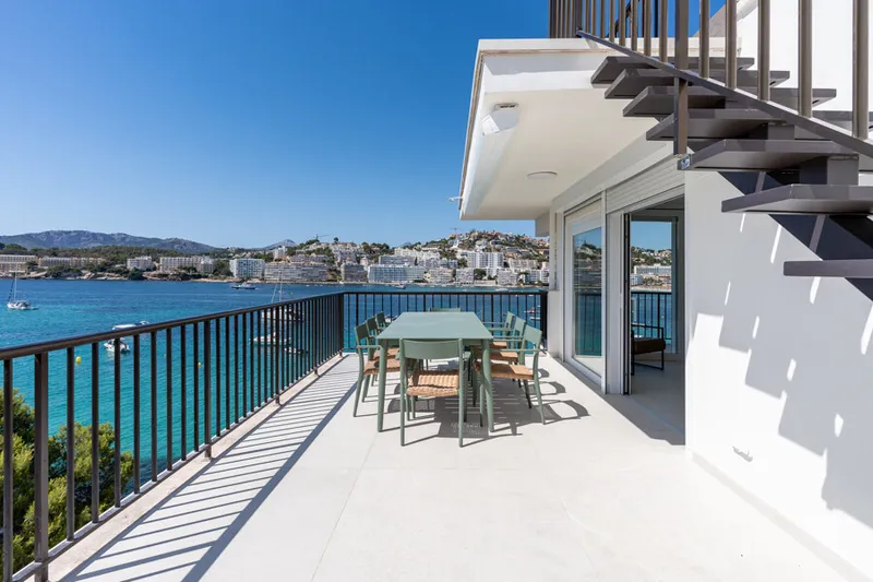 New Luxury Renovated Penthouse with Spacious Terraces and Direct Sea Access in Santa Ponsa — photo 2