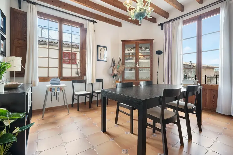 House of 222 m2 in Pollença with garage for a small car and approx. 30 m2 of terraces and patio. It has 4 bedrooms, one of them on the ground floor — photo 6