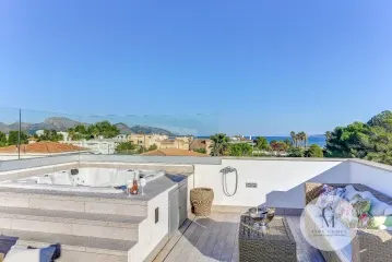 Modern Luxury Home with Sea Views, Jacuzzi and Exclusive Design, A Few Meters from the Beach in Puerto de Pollença — photo 9