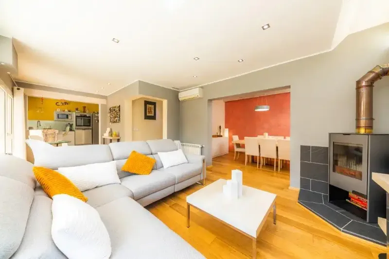 Discover this elegant and modern villa for sale in Crestatx, an exclusive and quiet residential area just minutes from Pollensa, in the north of Mallorca. — photo 6