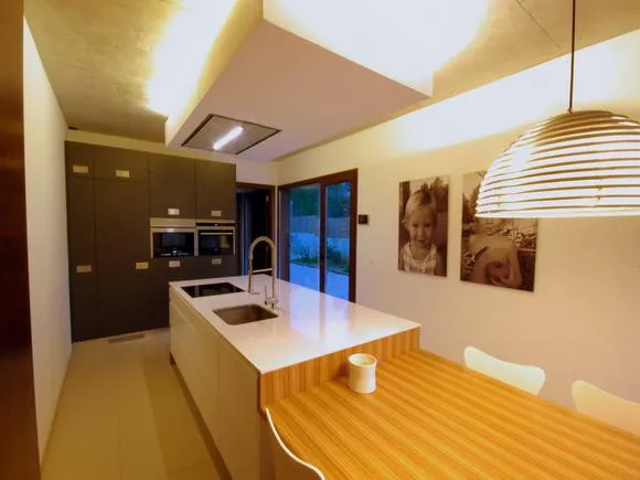 Beautiful modern villa with character in the Urb. George Sand — photo 3