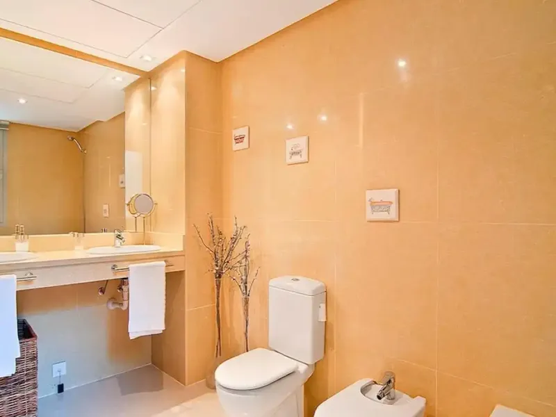 Elegant ground floor apartment in an impressive residence in Sol de Mallorca, a small coastal town in the southwest of Mallorca — photo 8
