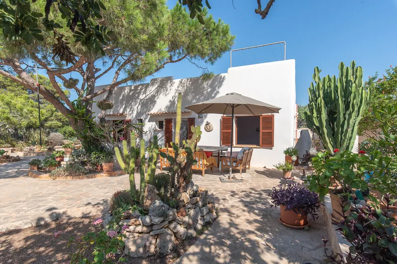 Charming chalet with rooftop terrace in first sea line in a quiet location — photo 3
