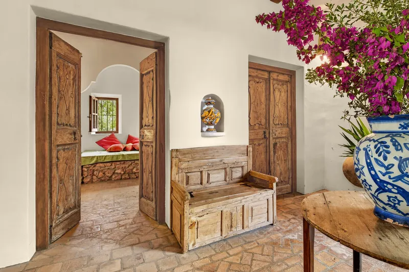 Historic stone finca with traditional character near Felanitx — photo 7