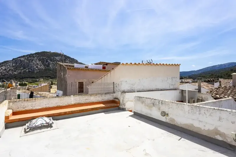 Promising house for sale in the heart of Pollensa, with great potential, village views and excellent access to shops — photo 2