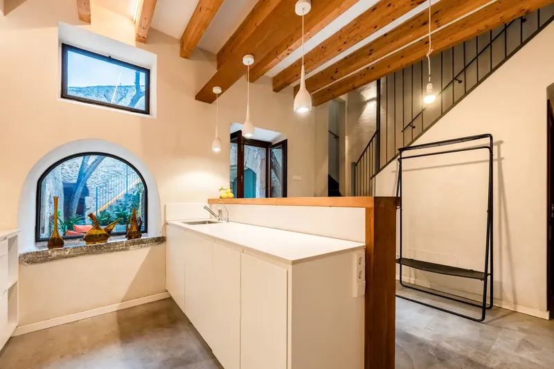 This exceptional townhouse in the heart of Artà combines Mallorcan character with modern comfort - and is particularly — photo 7