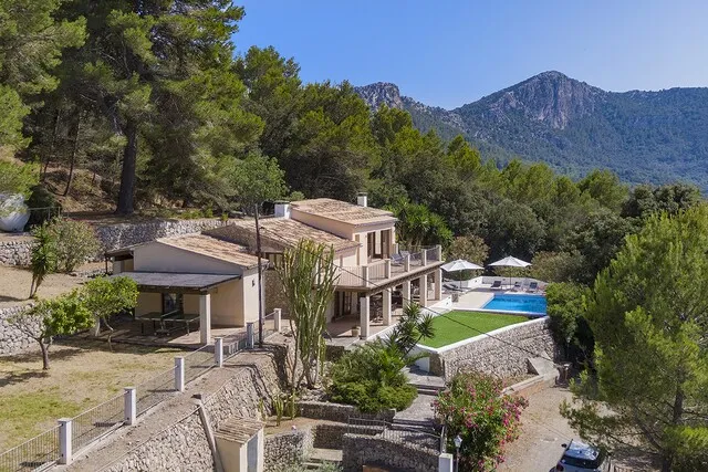 Beautiful hillside villa with incredible views for sale in Pollensa, Mallorca — photo 1