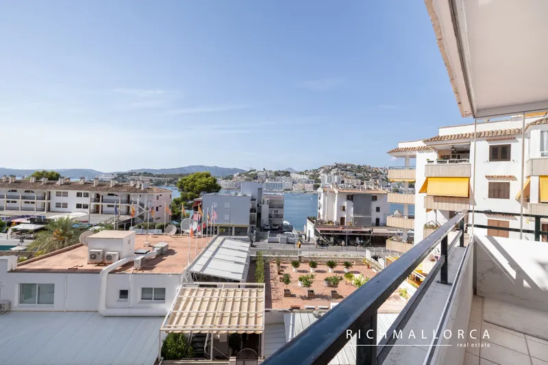 Sea view apartment in central Santa Ponça with pool and parking — photo 2