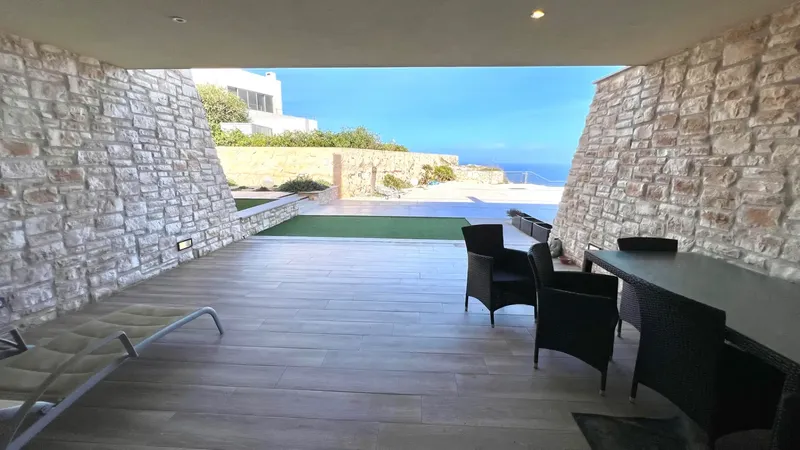 Welcome to your new home! This impressive luxury townhouse, located on a cliff on the first line of the sea, offers stunning views — photo 9