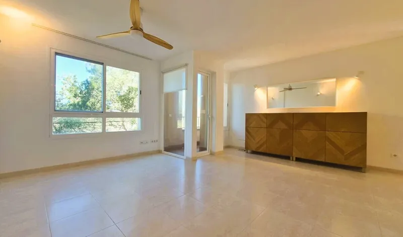 Property details for property no. 2055 — photo 10