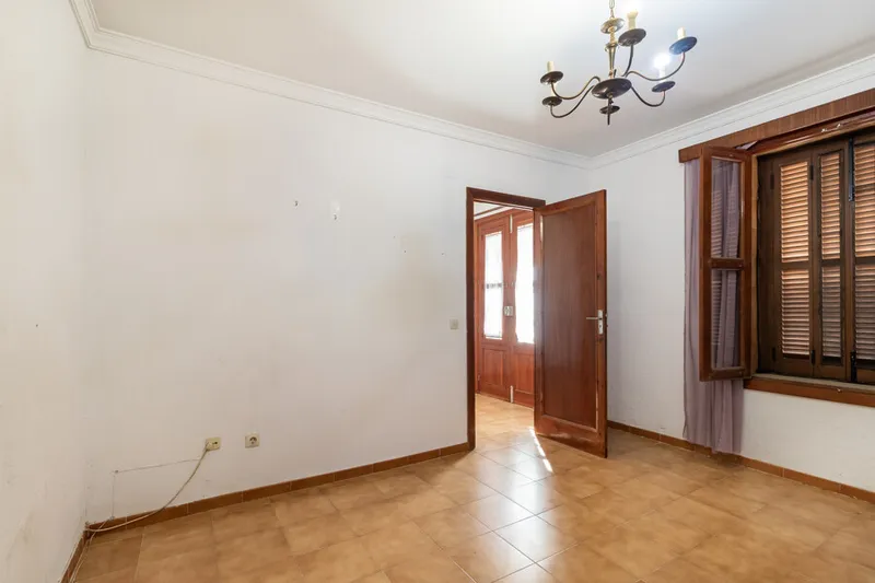 Traditional House with Rooftop Terrace offering lots of Possibilities in Prime Molinar Location — photo 12