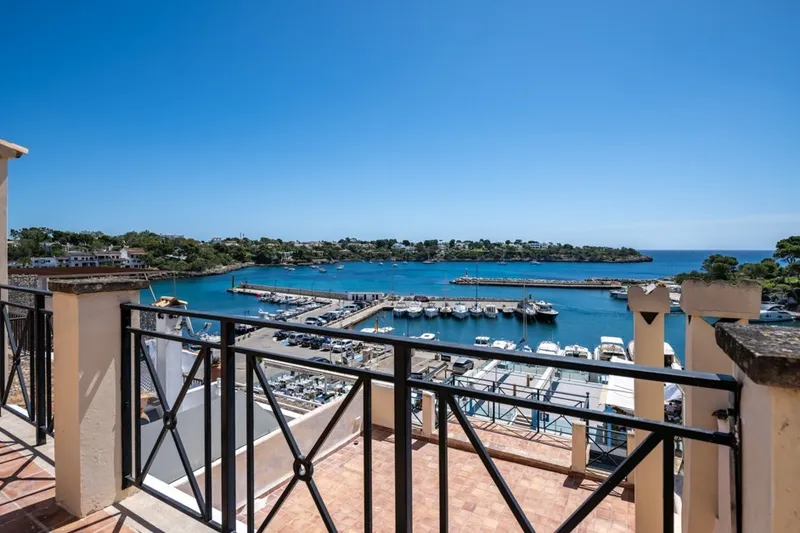 Apartment with views over the harbor to the sea in Porto Petro — photo 1