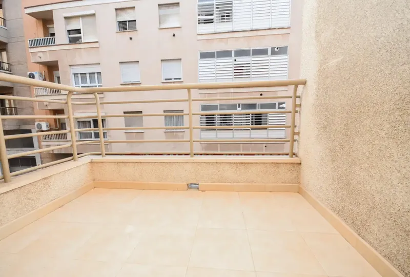 Practical and comfortable flat in a building with lift in the Bons Aires area, perfect if you like living and walking the city. Located in — photo 4
