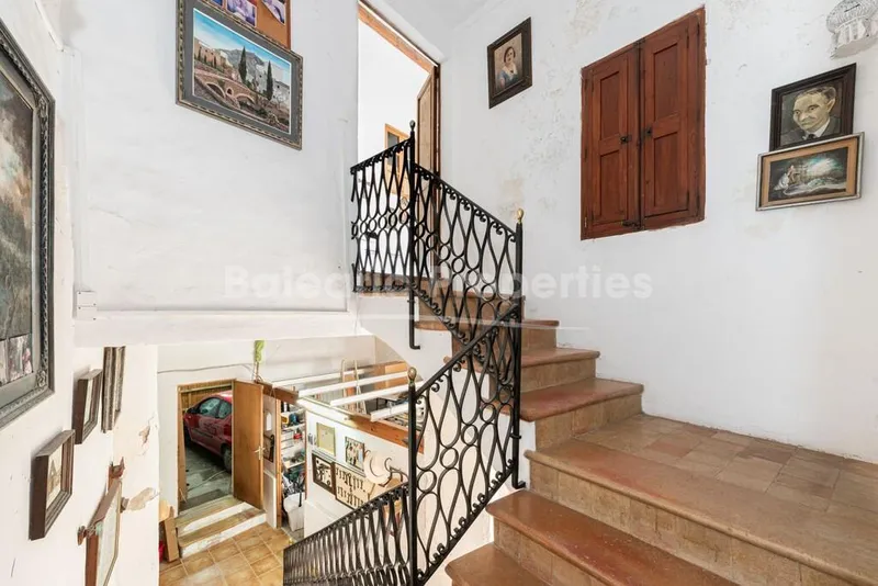 Town house with patio to refurbish for sale in the old town of Pollensa, North Mallorca — photo 3