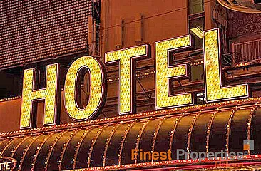 Pretty city hotel with 8 guest rooms for sale — photo 1