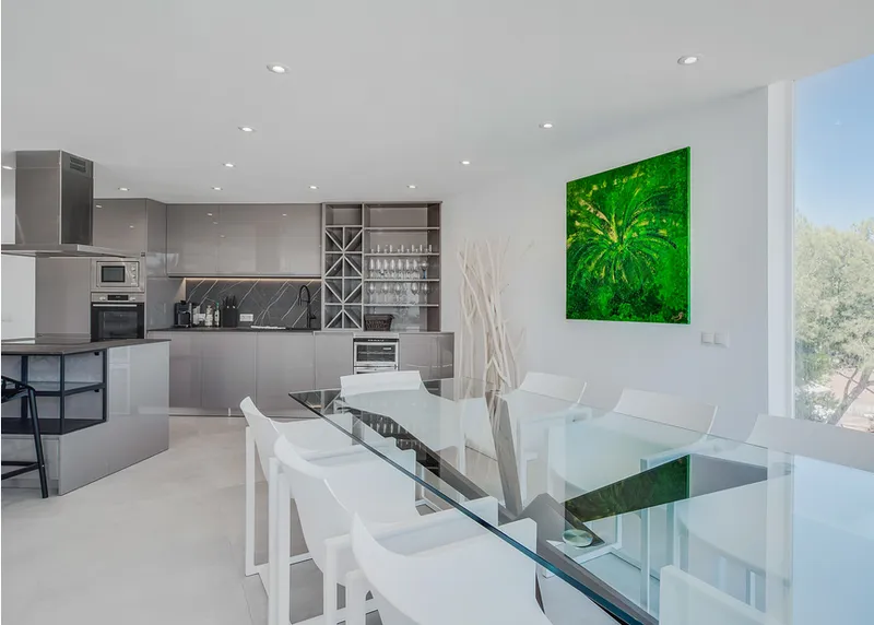 Magaluf - Beach Front 2 Bedroom Luxury Apartment — photo 9