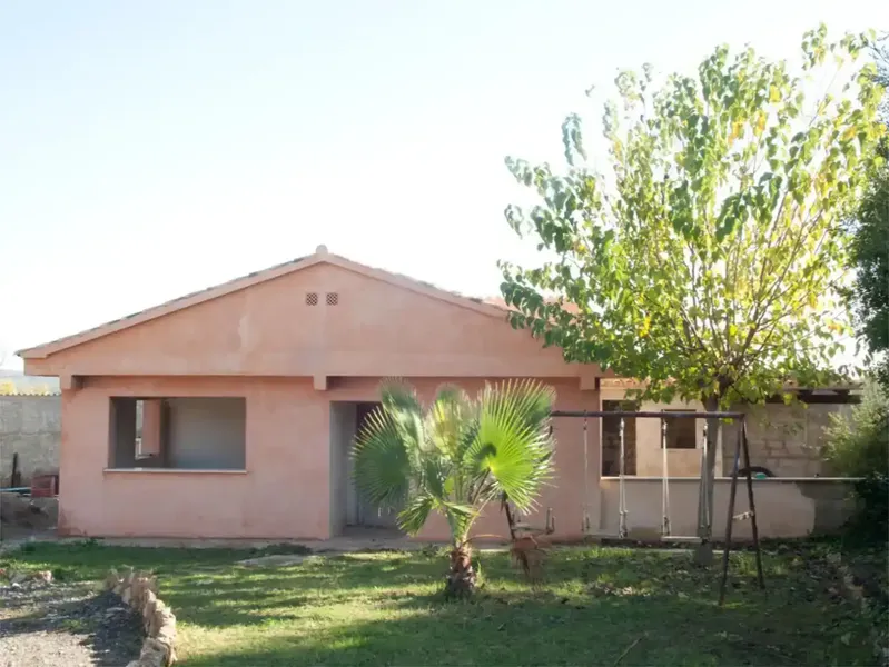 Finca de 17300m2 de terreno con diversas edificaciones, casa principal de unos 180m2 mas terrazas y 800m2 en varias naves. — photo 11