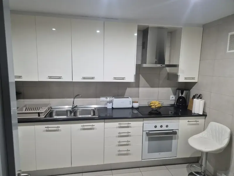 Apartment for sale in Cala Millor, in a quiet area, with two bedrooms with built-in wardrobes, a bright living room and a furnished kitchen — photo 1