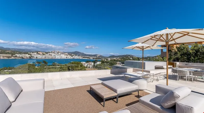 Architectural masterpiece with dual pools and panoramic vistas for sale in Santa Ponsa — photo 7
