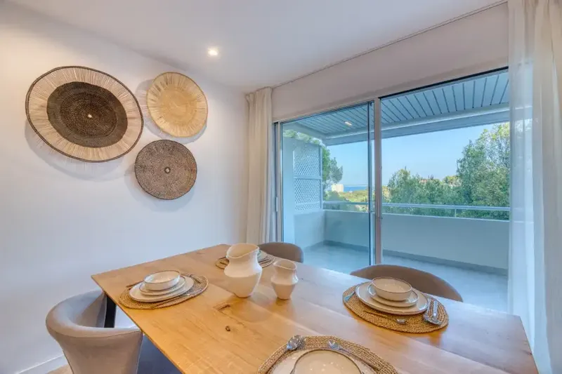 Located near the prestigious Real Bendinat golf course, this recently renovated penthouse offers the perfect blend of sophistication — photo 9
