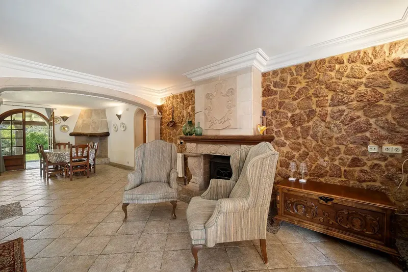 Beautiful finca in Pollença of approx. 3,000 m2 consisting of 2 houses of 261 m2 and 235 m2, large pool, outdoor toilet, barbecue porch — photo 6