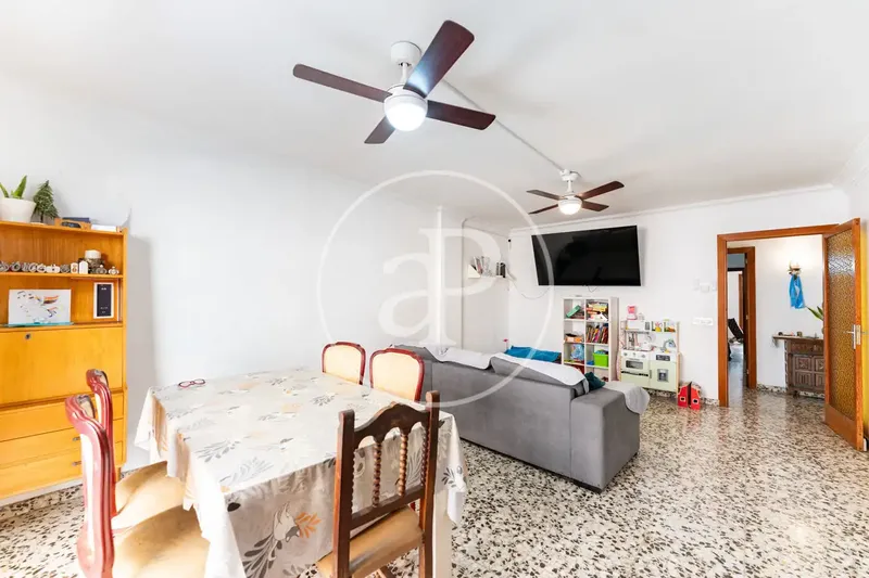 Piso con terraza en venta en Llevant — photo 4