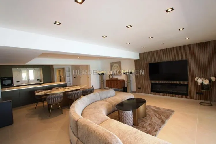 Exclusive luxury apartment on the first sea line at Playa de Palma — photo 9