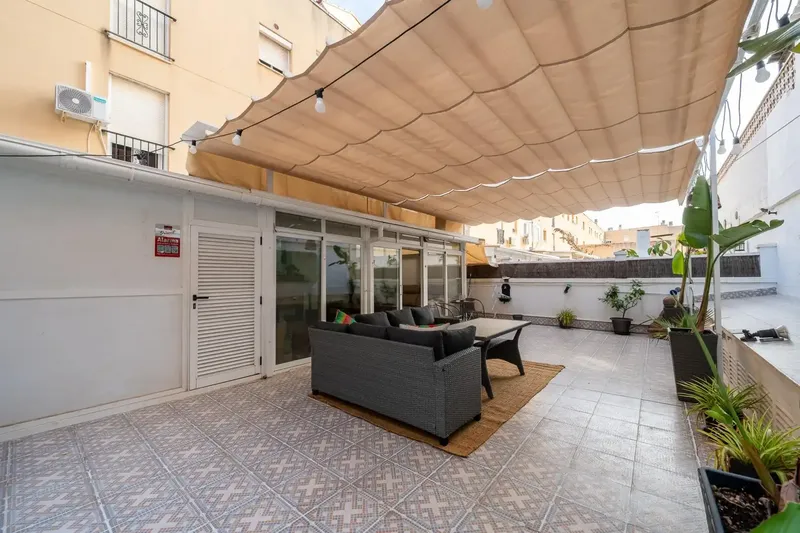 Planta baja con 90 m² de terraza y 3 dormitorios en La Soledat Nord — photo 11