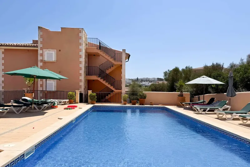 Ground floor flat in Cala Mendia, renovated with high-quality materials, combines modern comfort with the Mediterranean lifestyle — photo 2
