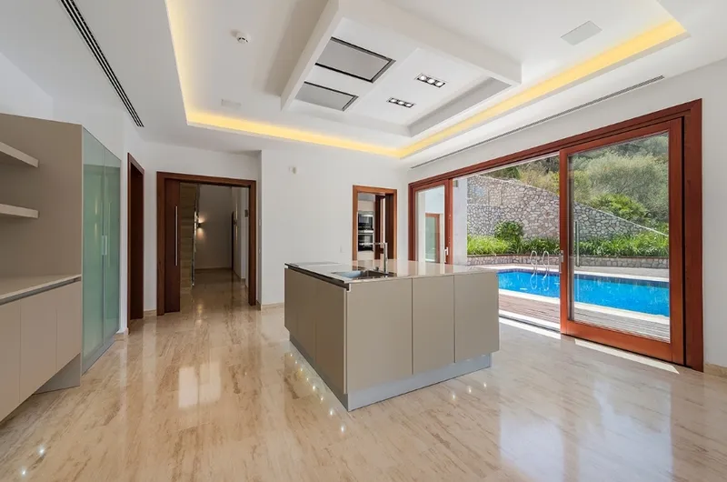 Incredible hillside villa with guest apartment in Canyamel — photo 7