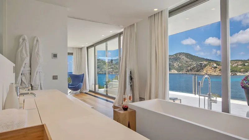 Modern luxury villa in 1st sea line with direct sea access - Marcel Remus Real Estate — photo 10