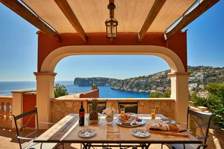 Sea view villa for sale with two apartments Puerto Andratx in Port… — photo 1