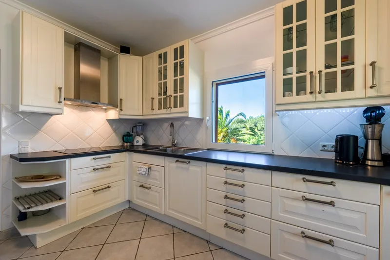 Mediterranean villa with holiday rental licence in a quiet location — photo 7