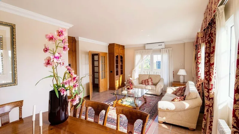 Spacious family chalet with a pool and versatile potential — photo 6