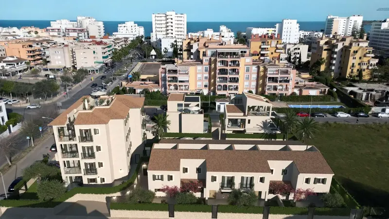 In the heart of Cala Millor, an attractive residential complex is being built with a total of 14 units, divided into 10 apartments and fou — photo 6