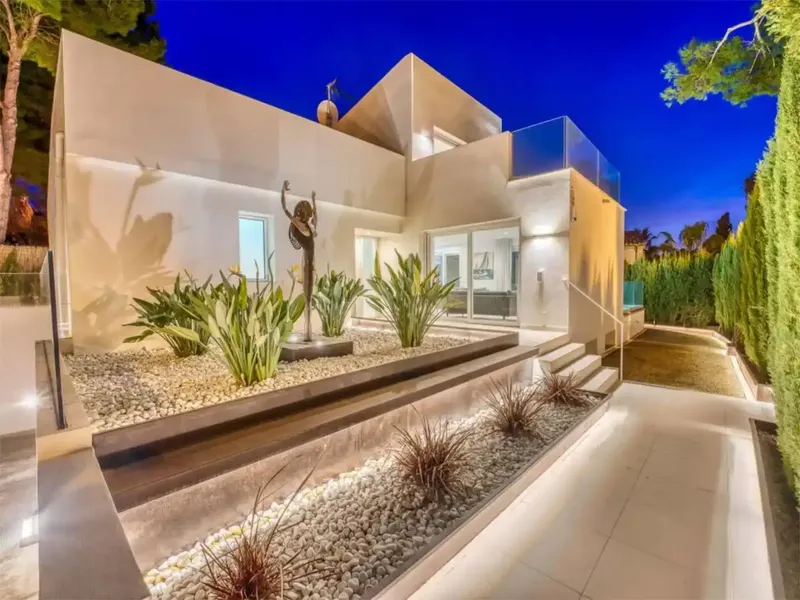 La espectacular casa se encuentra en Alcudia, nueva, con estructura, interiores y ambiente moderno. Equipada con todo detalle para unas vaca — photo 8
