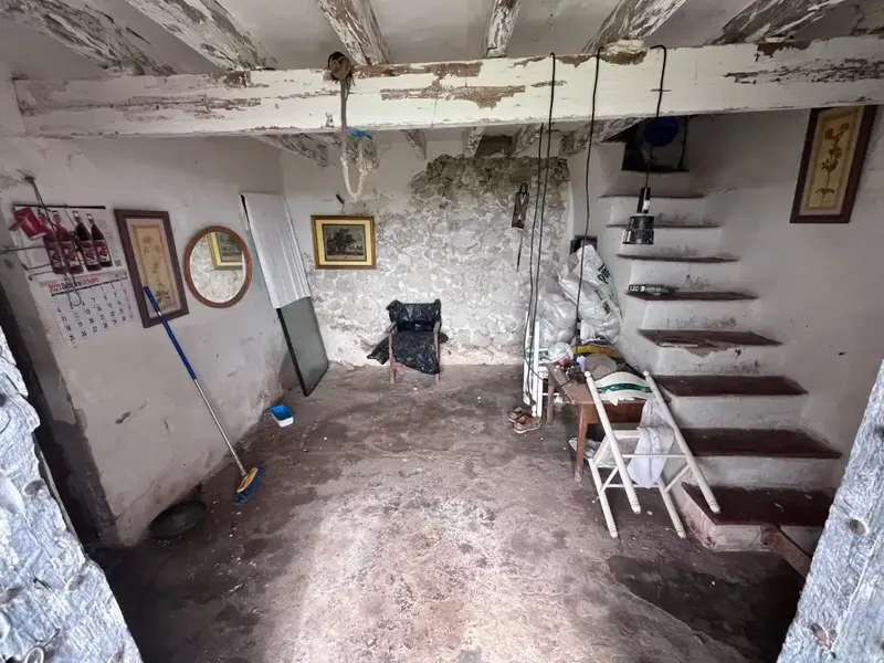 This estate in Llubí is an excellent opportunity for those seeking tranquility, space, and renovation potential. — photo 9