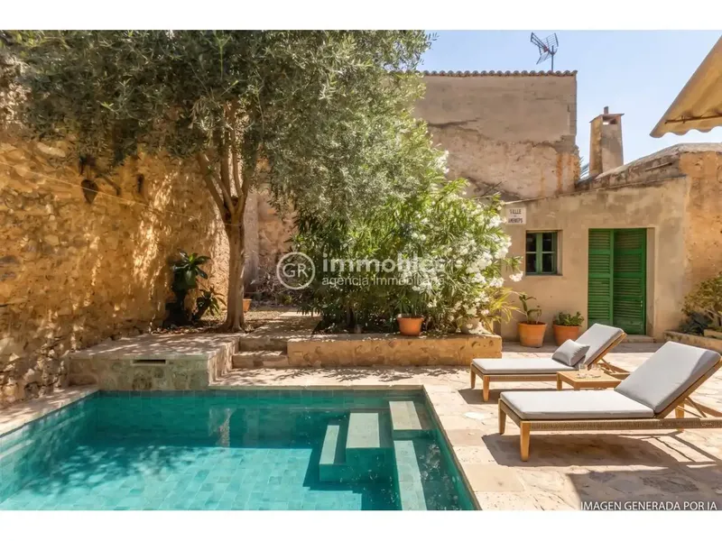 ENCANTADORA CASA SEÑORIAL EN BINIALI CON AMPLIO PATIO Y ZONA DE GARAJE — photo 1
