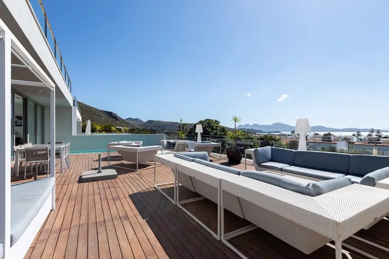 Modern coastal villa with panoramic bay views in Puerto Pollensa — photo 7
