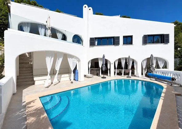 Detached house in Costa de la Calma, Calvià — photo 1