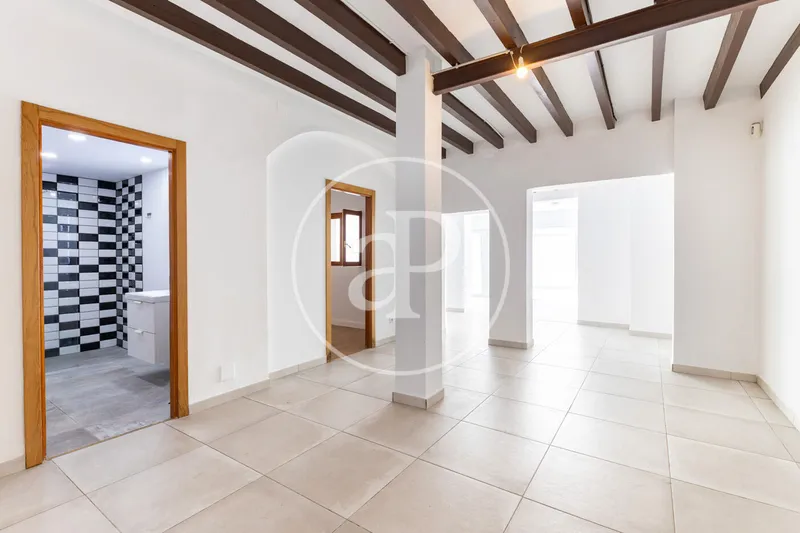 Ground floor apartment for sale with private courtyard in Camp d'en Serralta — photo 1