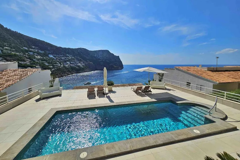 Stylish apartment with spectacular sea views — photo 2