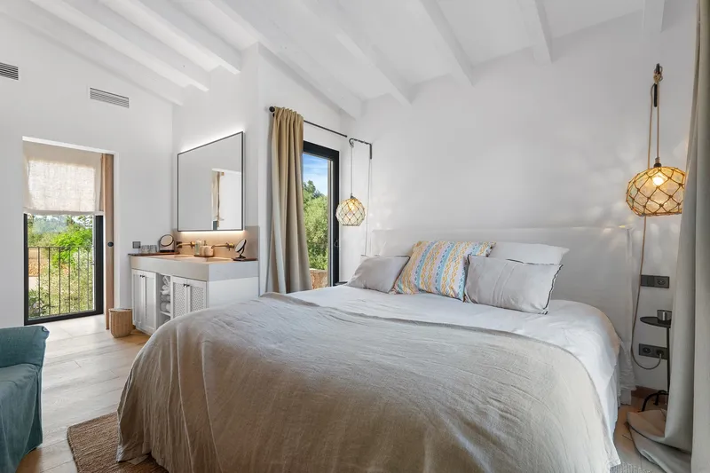 Property in Llucmajor with guest house — photo 8