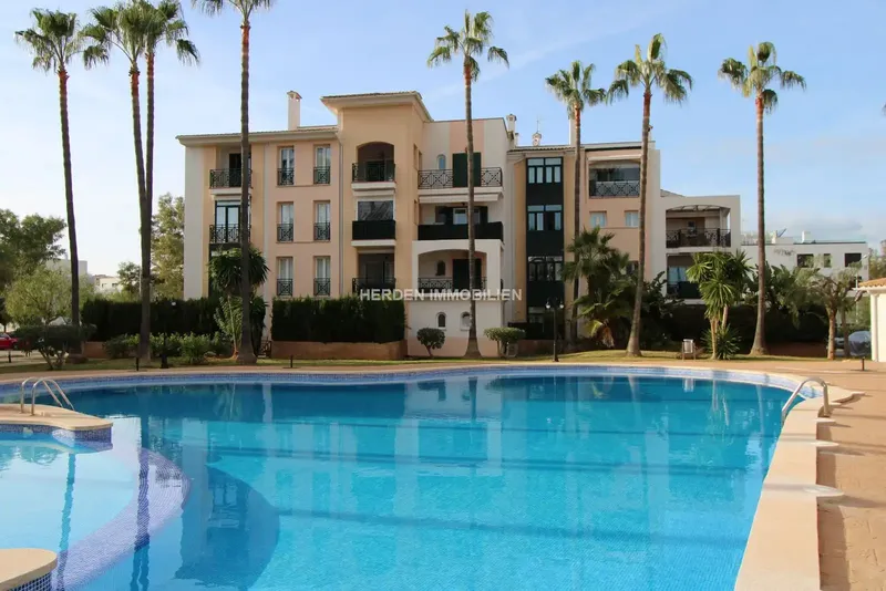 Herden Immobilien Mallorca sells a fantastic modern and high-quality penthouse in an absolutely superior location in Santa Ponsa in a — photo 2