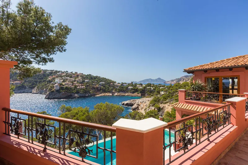 4-bedroom luxury villa with sea access for rent — photo 2