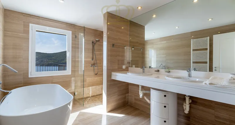 Beautiful sea view villa with pool in Camp de Mar - holiday rental — photo 11